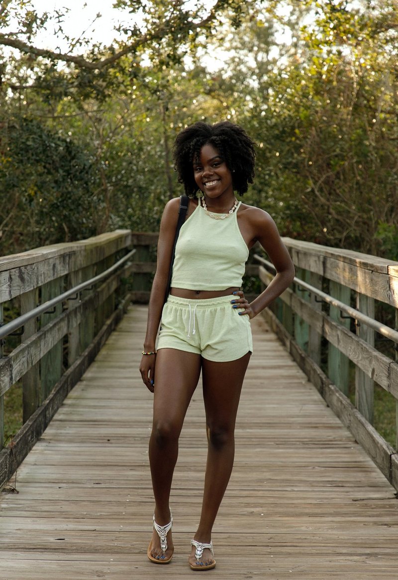 Мая, 19 лет, 1 размер груди